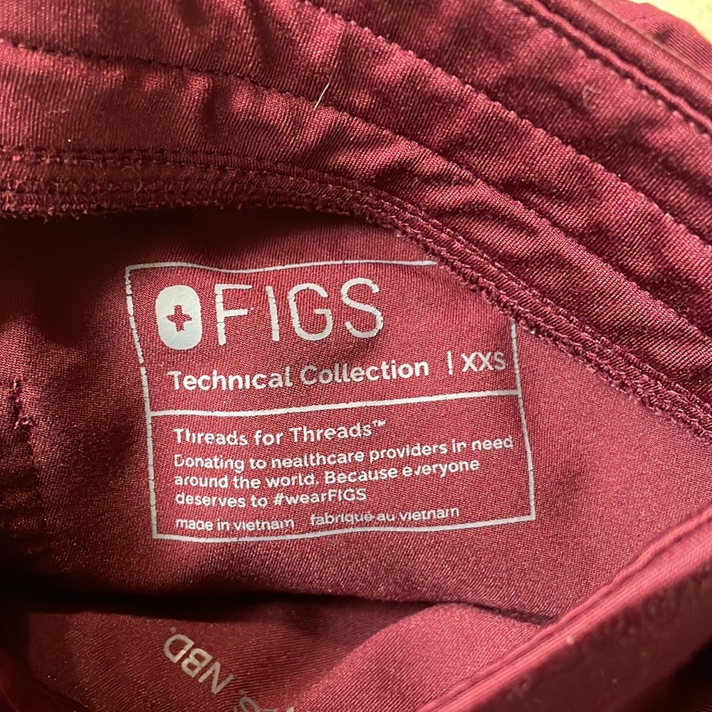2 pairs Figs Zamora Jogger Scrub Bottoms Burgundy - Picture 2 of 4